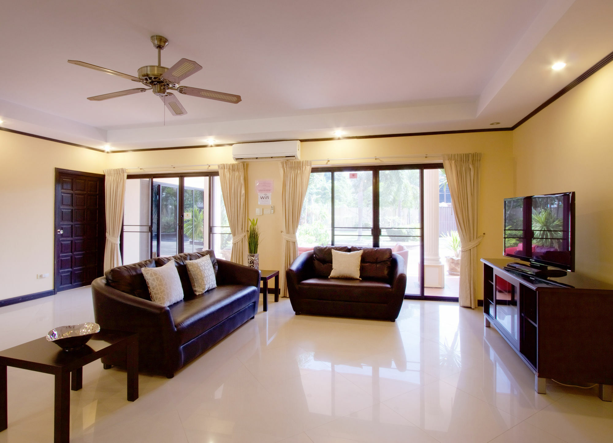 Pattaya Holiday Villas Bang Lamung Exteriör bild