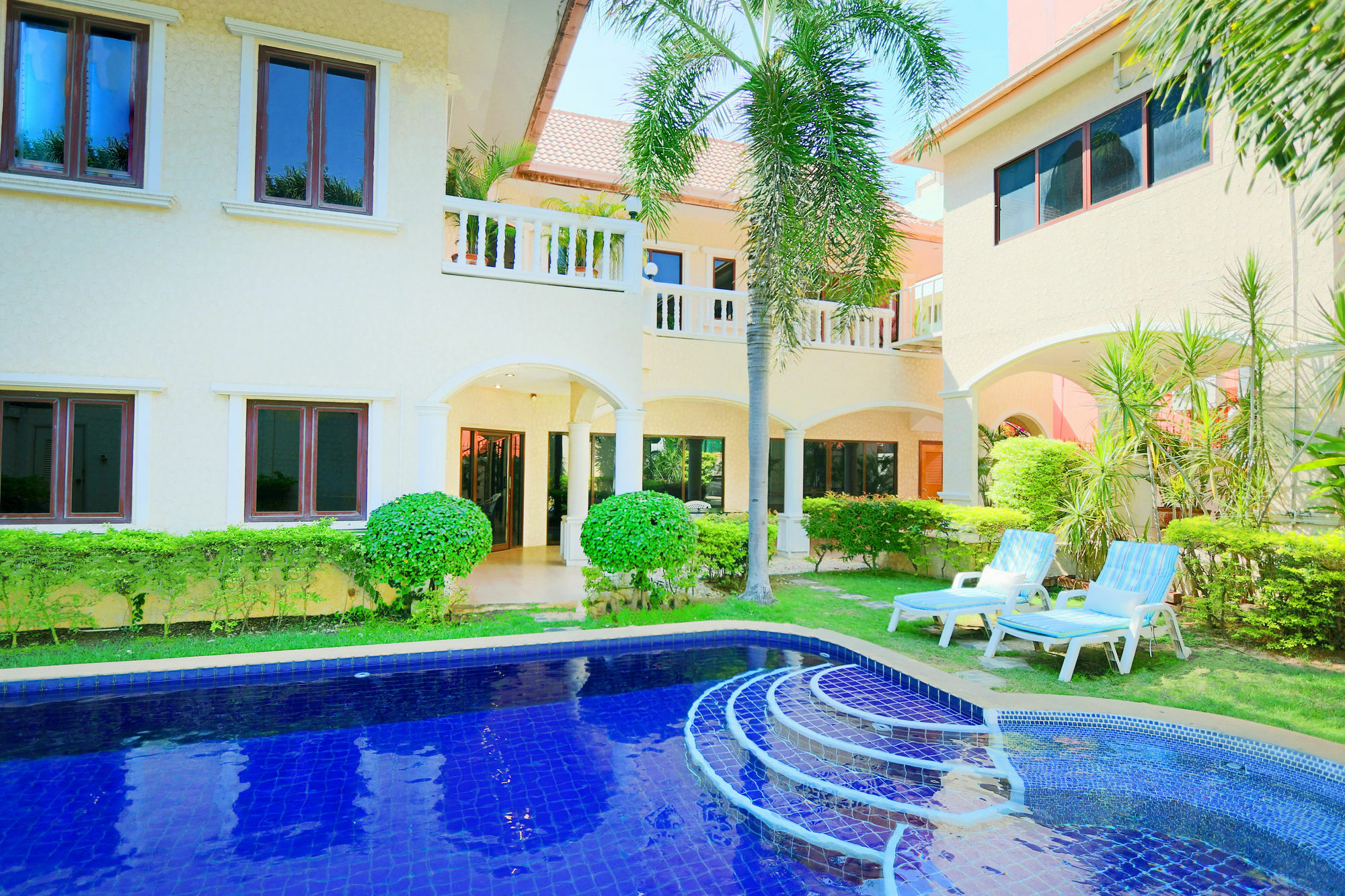 Pattaya Holiday Villas Bang Lamung Exteriör bild